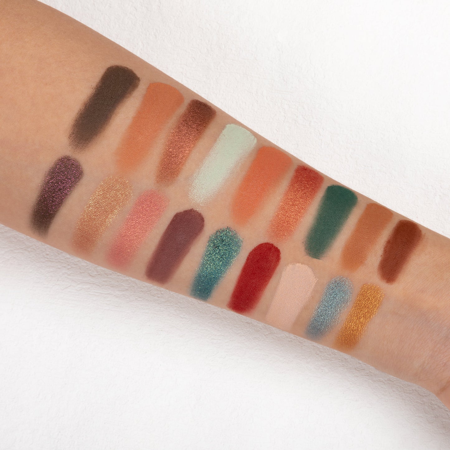 BOLVER USA 18 COLOR EYESHADOW E07 - ALYAN