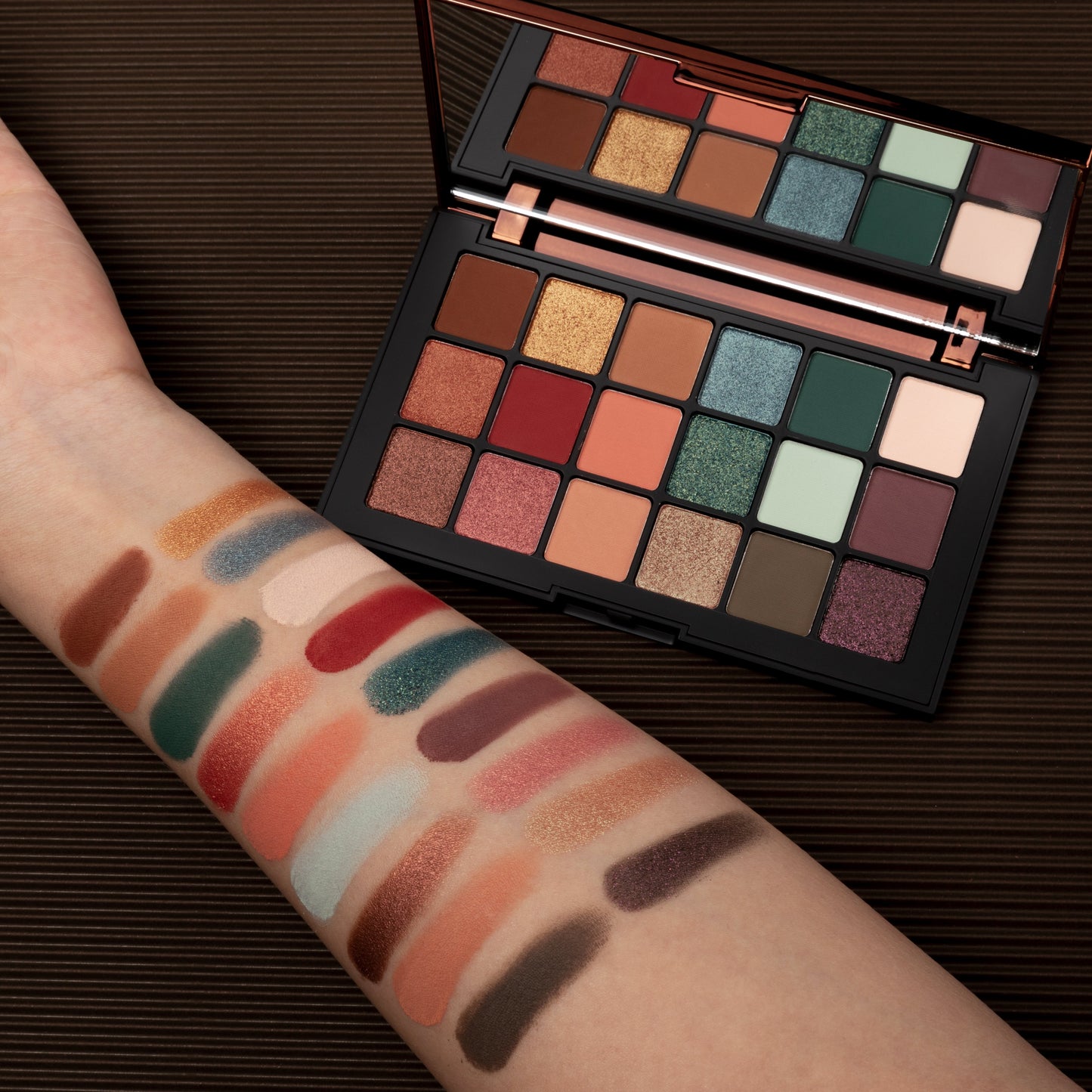 BOLVER USA 18 COLOR EYESHADOW E07 - ALYAN