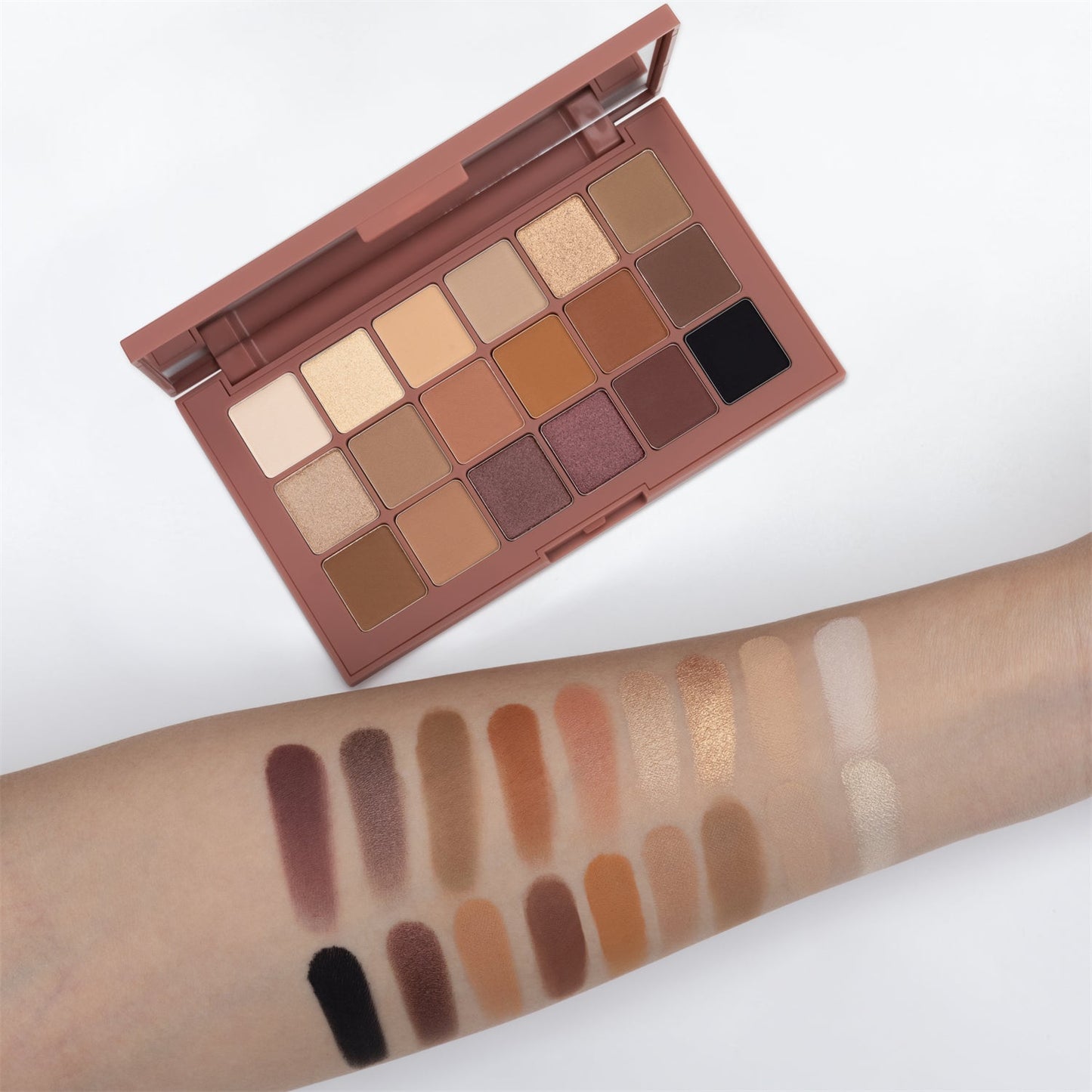 BOLVER USA 18 COLOR EYESHADOW E11- NUDE